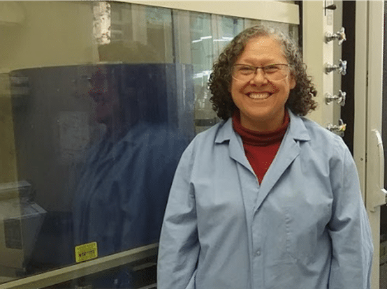 Bringing a cryogen-free 400 MHz HTS NMR spectrometer into a chemistry lab, a discussion with Maria Silva Elipe